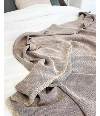 Lininis pledas ant lovos