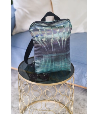 Mugursoma ir ietilpīga sievietēm