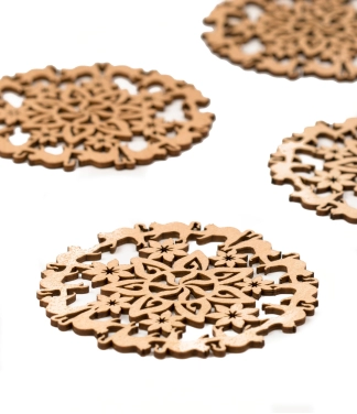 Dovana kačių mylėtojams medinis padėkliukas su kačiukais