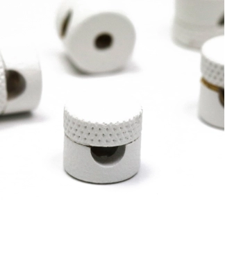 Balts sienas kabeļa turētājs