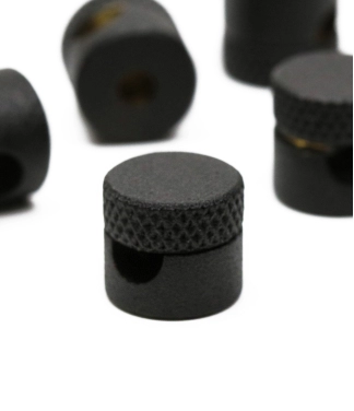 Melns sienas kabeļa turētājs