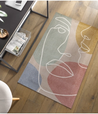 Šiuolaikiškas kilimas prie staliuko