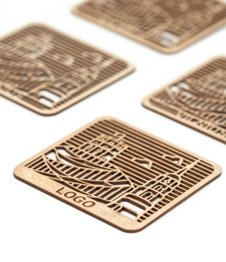 medinis padėkliukas su graviravimu