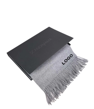 pelēka šalle ar kastīti