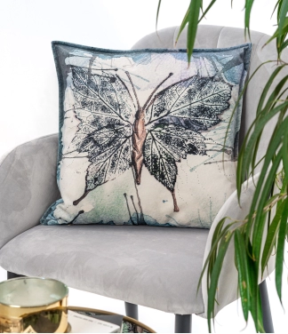 dekoratyvinė pagalvėlė su drugeliu