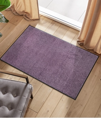 kilimas svetainei levandu spalvos