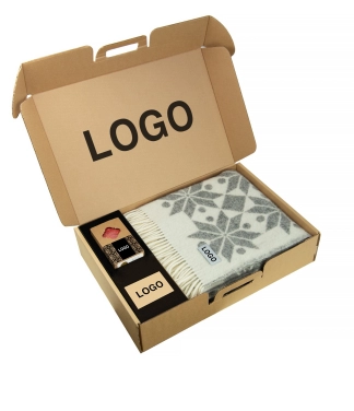 Biznesa dāvanu idejas pleds un svece