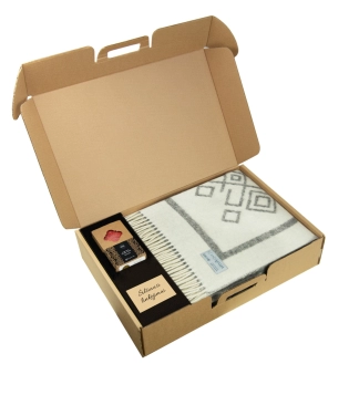 Dāvanu komplekts pleds un aromātiskā svece