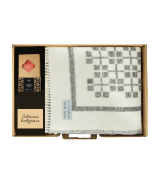 Vilnas pleds un aromātiskā svece komplektā