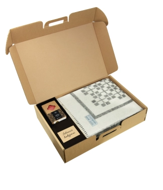 Dāvanu komplekts ar pledu un sveci