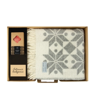 Dāvanas sievietēm pleds un svece