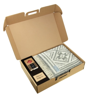 Dāvanu idejas sievietēm komplekts ar pledu