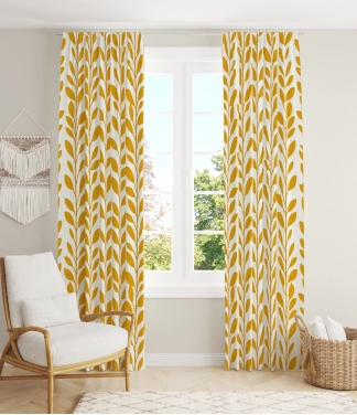 naktinės užuolaidos su geltonais atspalviais