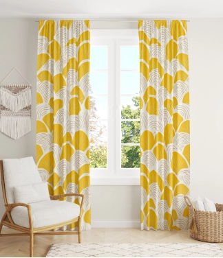 Margas dienas aizkari interjerā