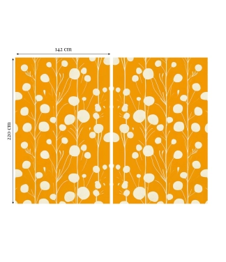 Dzeltenie dienas aizkari interjerā