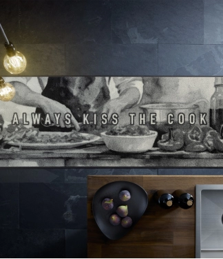 tamsus su užrašu kiliminis takas virtuvei