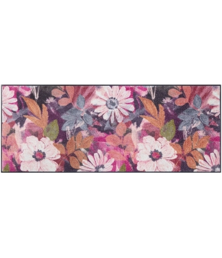 stilingas kiliminis takas su gėlėmis