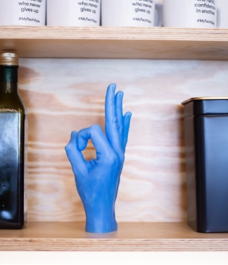 Roku darbs svece OK Blue