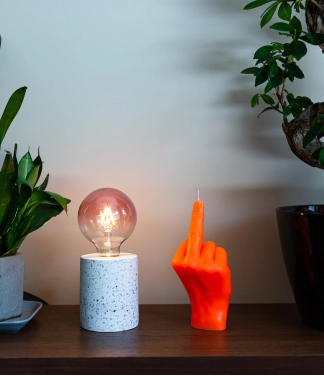 Ar rokām darināta svece F*ck You Neona Orange