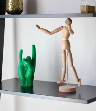 Ar rokām darināta svece You Rock Green