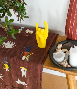 Ar rokām darināta svece You Rock Yellow