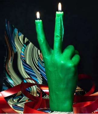 Ar rokām darināta svece Peace Green
