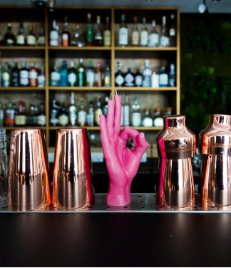 Roku darbs svece OK Pink