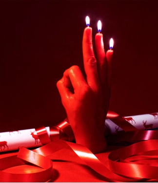 Ar rokām darināta svece OK Ed