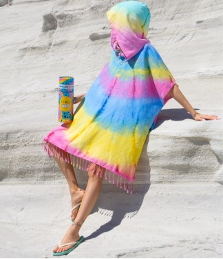 stilingas moteriskas poncas papludimiui