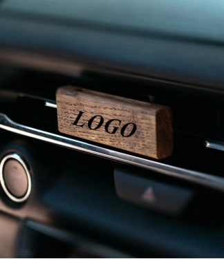 kvapukai automobiliui su logotipu