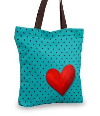 taškuotas pirkinių krepšys ir raudona širdelė