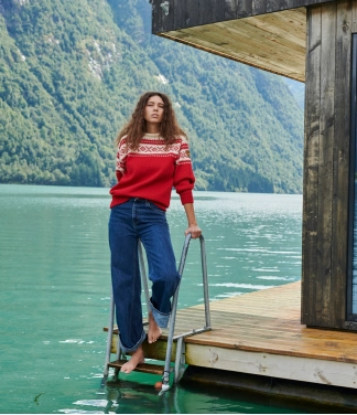 raudonas vilnonis megztinis moterims