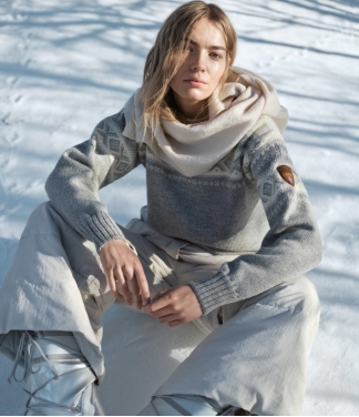 vilnonis megztinis moterims