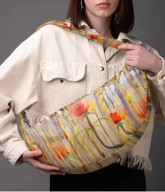 moteriska rankine ciurlionis piesinys