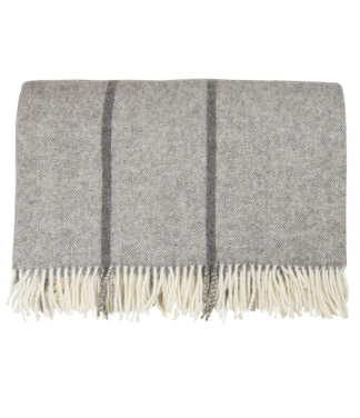 pilkas vilnonis uzklotas lovai