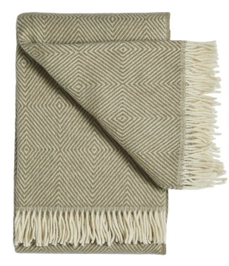 sviesiai zalias vilnonis pledas su kutais