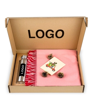 Personalizuotos verslo dovanos – prabangus Merino pledas ir gertuvė