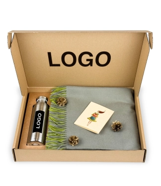 Personalizuotos dovanos įmonėms: Merino pledas ir gertuvė su logotipu