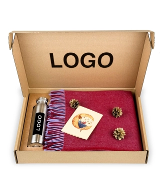 Dovanų idėjos verslui: Merino pledas bei gertuvė komplektas