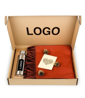 Dovanų idėja įmonėms: Merino pledas ir gertuvė