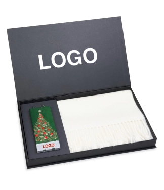 Verslo dovanų idėjos įmonėms – alpakos šalikas ir žvakė rinkinyje