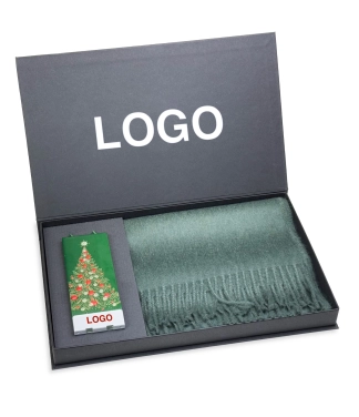 Verslo dovanų idėjos: elegantiškas alpakos šalikas ir žvakė