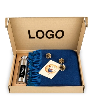 Personalizuota verslo dovana: Merino pledas su gertuve komplekte