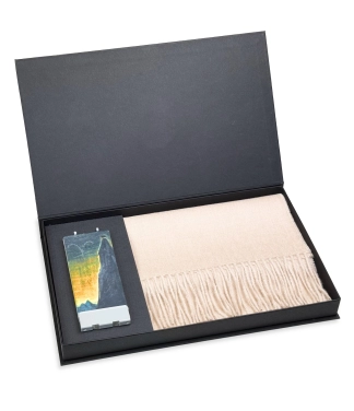 dovanos moterims rinkinys salikas ir zvake dezuteje