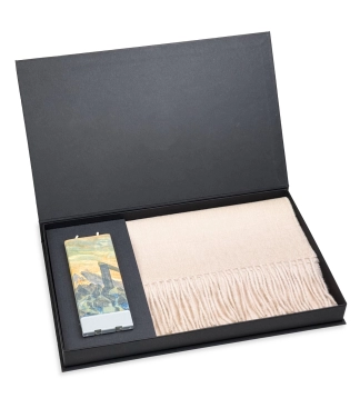 dovana mamai salikas ir zvake juodoje dezuteje