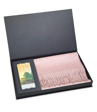 dovanu rinkinys moterims salikas ir zvake