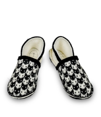 vilnonės šlepetės moterims su katinais