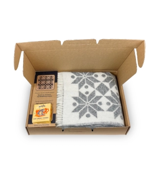 dovana vilnonis pledas arbata ir padėkliukas