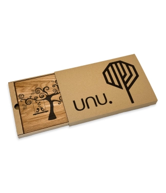 Gravēts griešanas dēlis ar kastīti