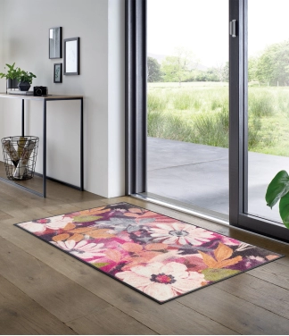 Krāsains paklājiņš pie durvīm Lilled
